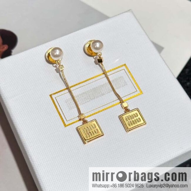 ❗️New ❗️ MIUMIU stud earrings MIU MIU Miu square letter pearl stud earrings