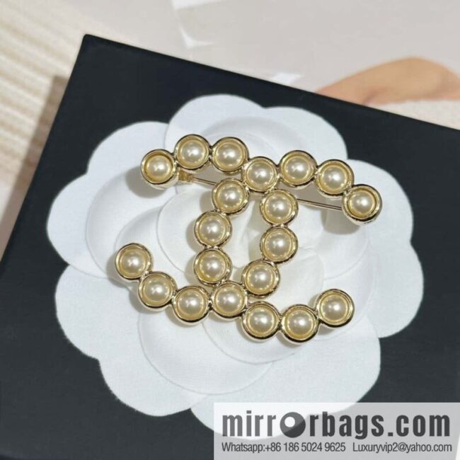 ❗️New ❗️ Chanel brooch ☀️ new ☑️ Chanel double c pearl brooch ☀️