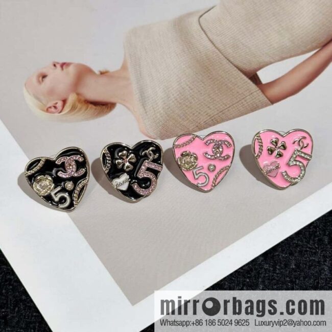 ❗️New ❗️ Chanel stud earrings ☀️ new ☑️ Chanel c1 double c peach heart love stud earrings ☀️