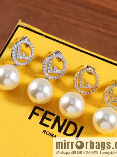 IMG_2147-800x8002srsrdrm5qw153511_20250705103314.jpg New FENDI Fendi full diamond hollow double F pearl stud earrings