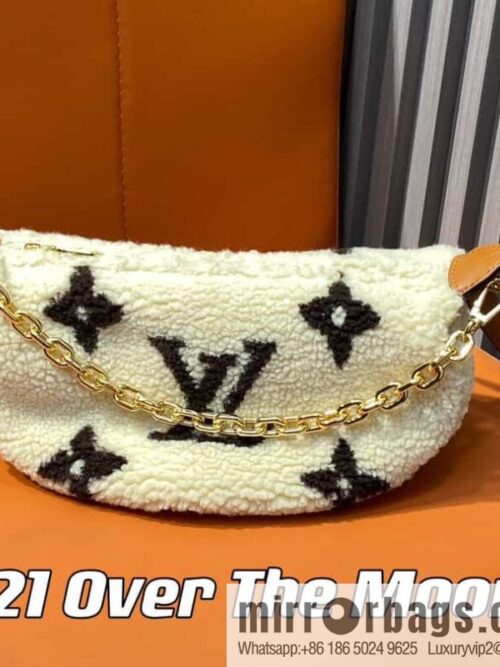 [Boutique‑grade] M23321 meter white, lamb wool moon bag series, this Over The Moon handbag.