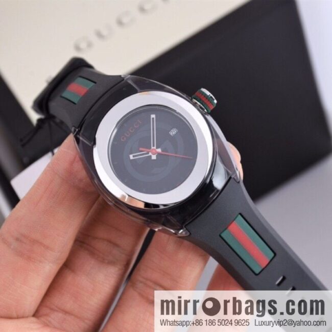 Gucci SYNC couple transparent quartz watch