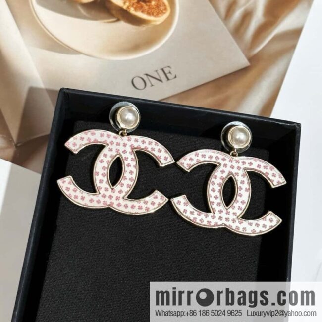 ❗️New ❗️ chanel stud earrings ☀️ new ☑️ chanel c2 double c clover pattern stud earrings ☀️