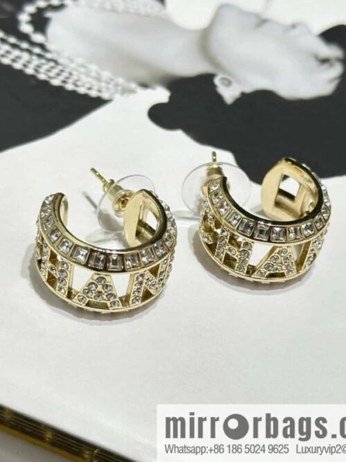 IMG_2372-800x8001c2xmbovlvw125284_20250702184248.jpg ☀️New ☑️ Chanel C1 semi-round hollow letter stud earrings