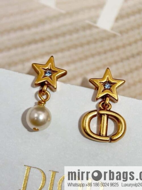 IMG_2427-800x800ynxtz0fa2a380613_20250701191148.jpg New ☑️ Dior peach heart love CD pearl asymmetrical stud earrings