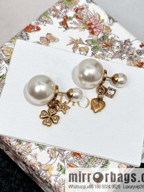 IMG_2438-800x800wcxoj22dfyf80594_20250701191118.jpg New ☑️ Dior peach heart love four-leaf clover size pearl stud earrings