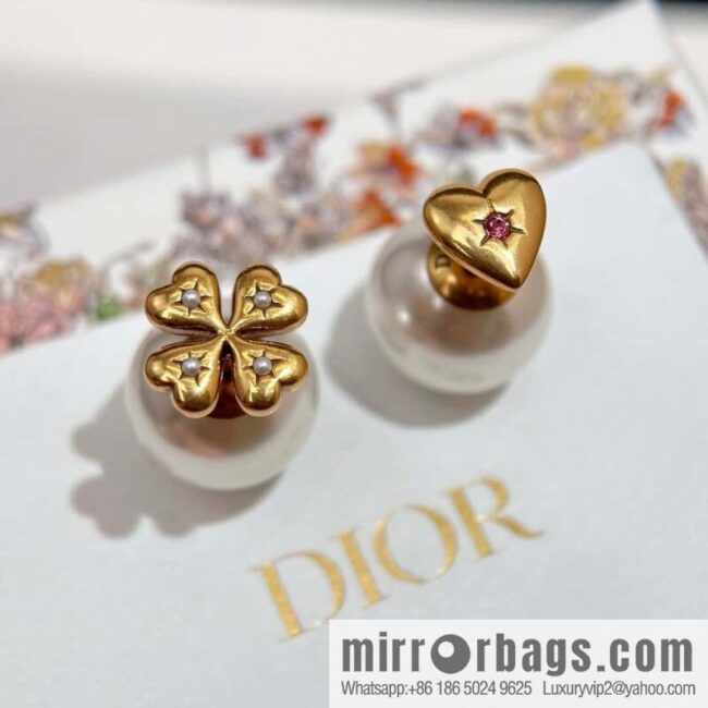 New ☑️ Dior heart love four-leaf clover pearl stud earrings