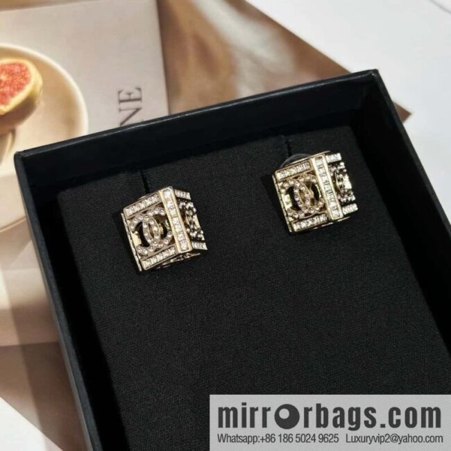 ❗️New ❗️ Chanel stud earrings ☀️ new ☑️ Chanel c1 double c full diamond triangle stud earrings ☀️