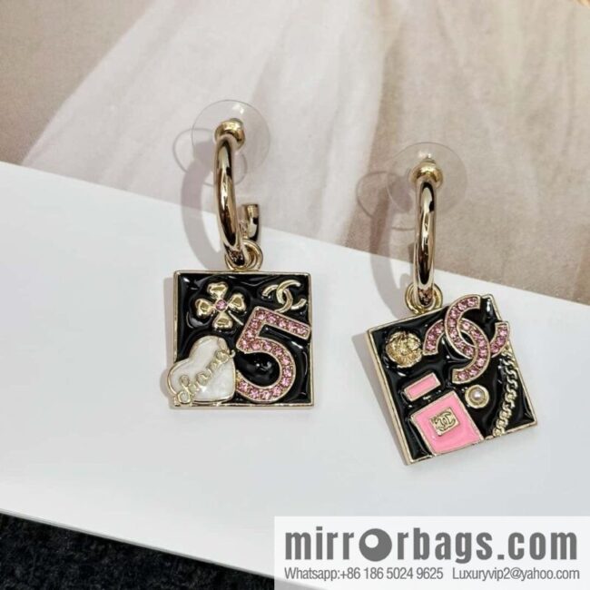 ❗️New ❗️ Chanel stud earrings ☀️ new ☑️ Chanel c2 double c square stud earrings ☀️