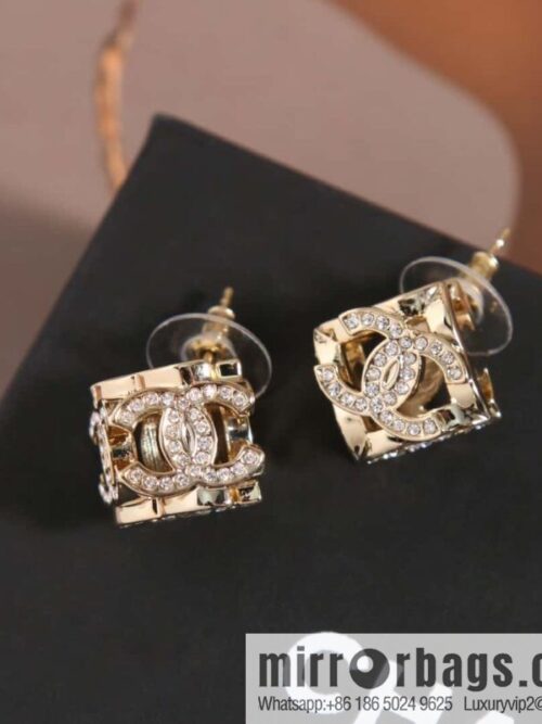 IMG_2637-800x800zt4wjzx2ovg148620_20250705071325.jpg ☀️New ☑️ Chanel C1 double c hollow dice stud earrings ☀️