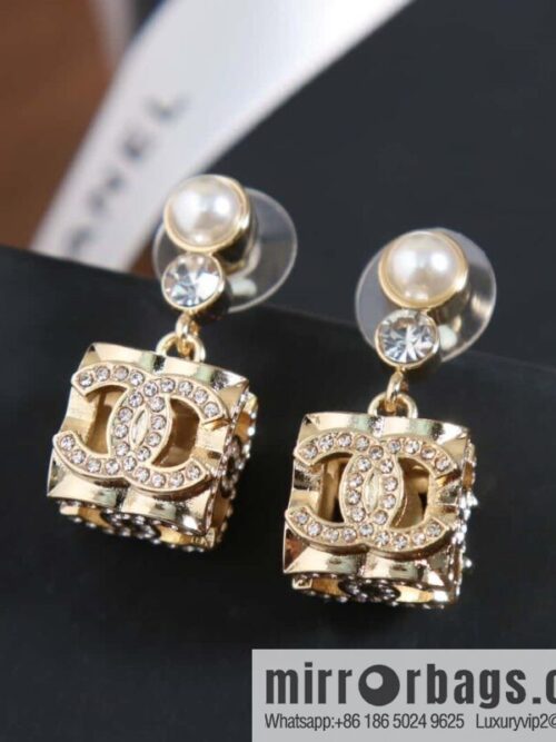 IMG_2646-800x800qus0gu0dhkw148609_20250705071304.jpg ☀️New ☑️ Chanel C2 double c hollow dice stud earrings ☀️