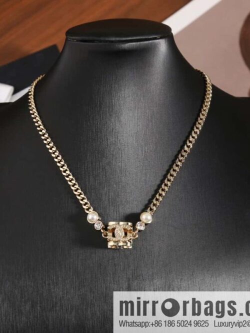 IMG_2678-800x800ypabivzwckv148575_20250705071157.jpg ☀️New ☑️ Chanel Double C Square Full Diamond Dice Necklace ☀️