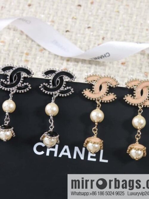 IMG_2686-800x800u5otrnoo05l139436_20250705011612.jpg ☀️New ☑️ Chanel C3 double c pearl oil stud earrings ☀️
