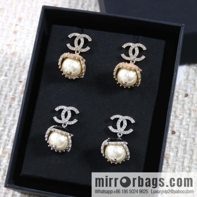 ☀️New ☑️ Chanel C2 double c pearl oil stud earrings ☀️