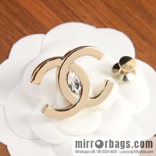 New ☑️ Chanel double c horse eye drill brooch