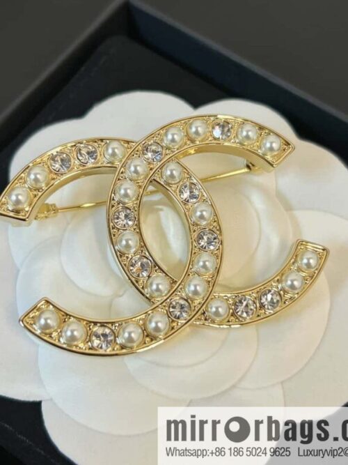 IMG_2839-800x800v204da5d5nq148389_20250705070535.jpg New ☑️ Chanel double c half diamond half pearl brooch
