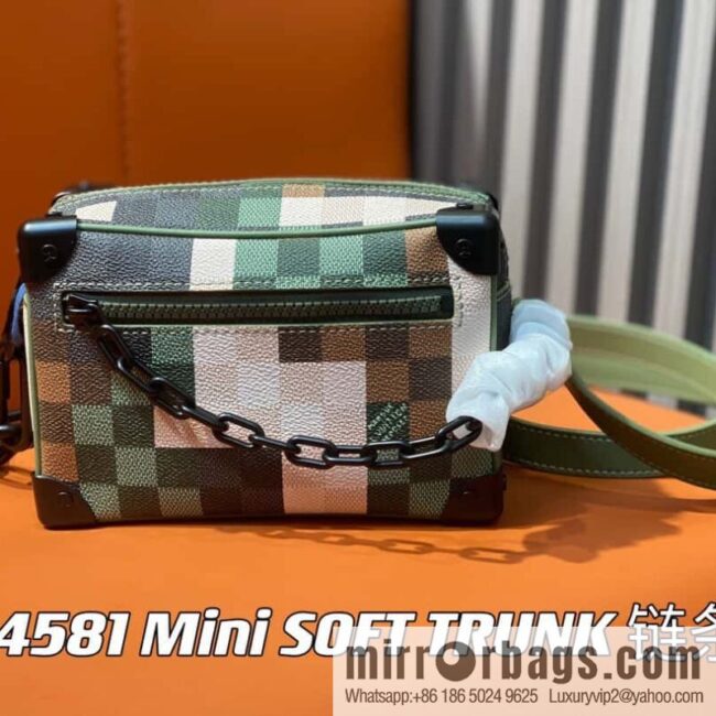 [Boutique‑grade] M24581 camouflage plaid men\'s bag box bag series Virgil Abloh 2024 early spring Mini SOFT TRUNK chain bag, M44735