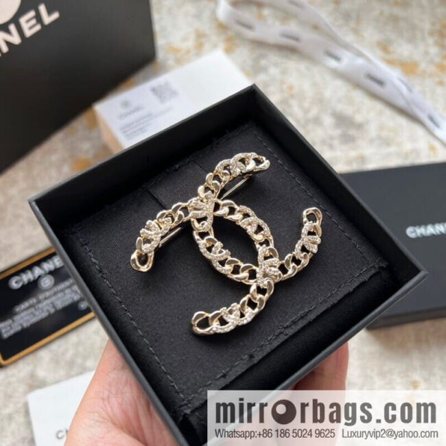 New Chanel double c cut-out full diamond brooch