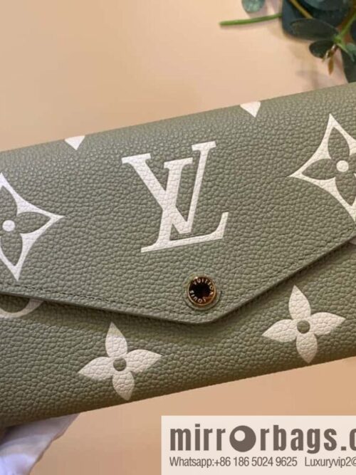 M82516 grass green (silk screen) LV Sarah Wallet