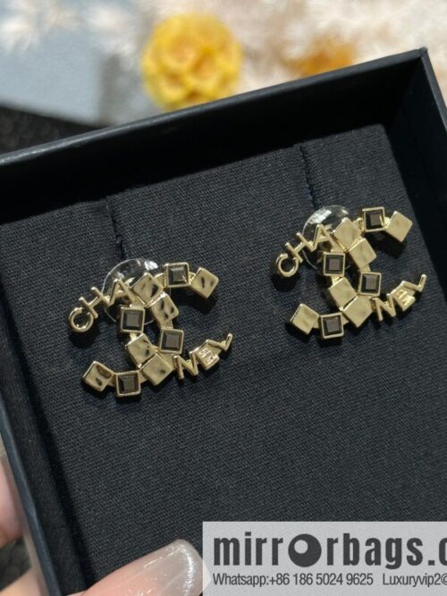 IMG_3370-800x8003npyfm5nxm1125007_20250702183433.jpg ☀️New ☑️ Chanel double c square letter stud earrings