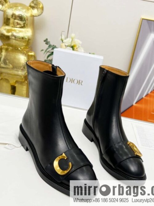 IMG_3490-800x800clj5ucpeifv156049_20250705120551.jpg 🐰🐰Dior\'s latest fashion show in early spring haute couture series, metal letter logo hardware buckle short boots