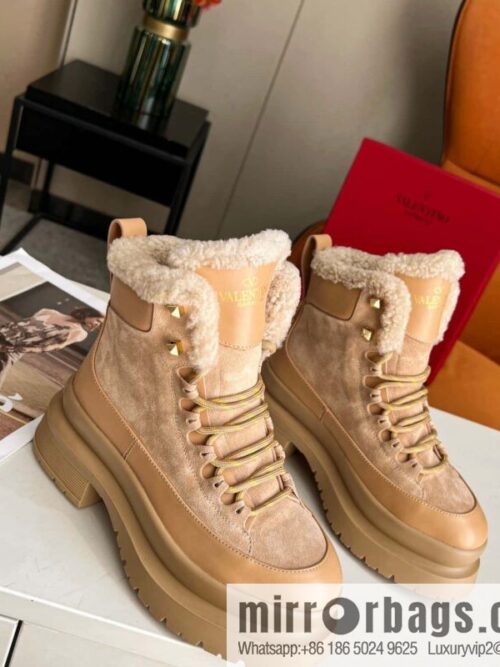 IMG_3508-800x800g0t34mo1ss4156027_20250705120505.jpg 🐰🐰𝑉𝐴𝐿𝐸𝑁𝑇𝐼𝑁𝑂 Valentino ☺ | 💫 purchasing level 🔍 classic Valentino real hair nail boots