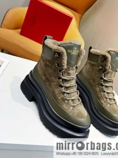 IMG_3530-800x800jlcqcj5gpkc156005_20250705120419.jpg 🐰🐰𝑉𝐴𝐿𝐸𝑁𝑇𝐼𝑁𝑂 Valentino ☺ | 💫 purchasing level 🔍 classic Valentino real hair nail boots