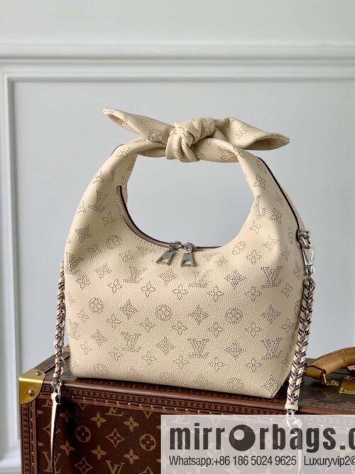 IMG_3574-800x800dvvtodbso4r59358_20250719003935.jpg M20700 Milk White Why Knot Small Handbag