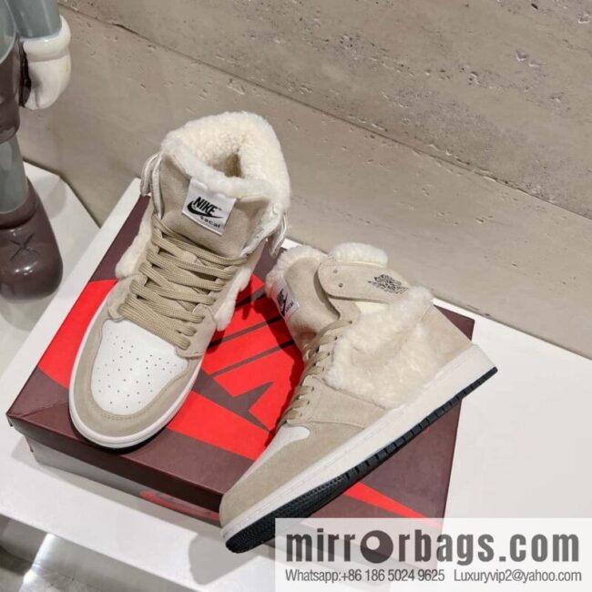 🐰🐰[Couple] Top version 🌈🌈🌈 Nike Nike WMNS Air Jordan 1 Mid \"Light Bone\" AJ1 Jordan generation Chinese help classic retro culture leisure sports basketball shoes