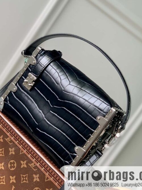 IMG_3666-800x800e3dkipvu0hi59293_20250719003848.jpg M21477 black crocodile pattern M46358 full leather box bag series M21741 SIDE TRUNK handbag
