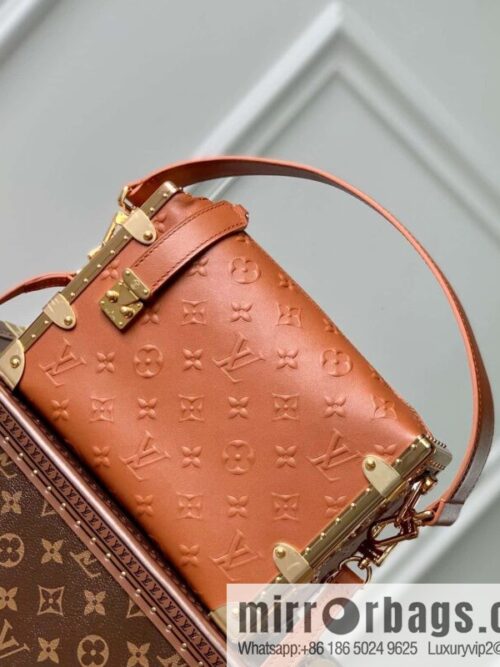 IMG_3675-800x8000rbqndj3hgg59282_20250719003840.jpg M21477 gold brown full leather M46358 full leather box bag series M21741 SIDE TRUNK handbag (copy)