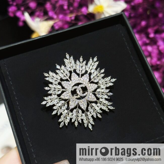 ☀️New ☑️ Chanel Double C Full Diamond Snowflake ❄️ Brooch ☀️
