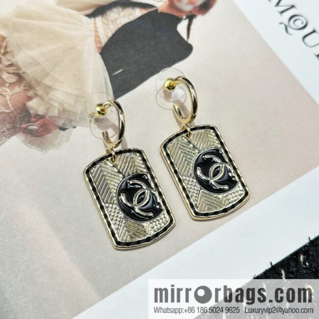 ☀️New ☑️ Chanel C2 double c square brand stud earrings ☀️