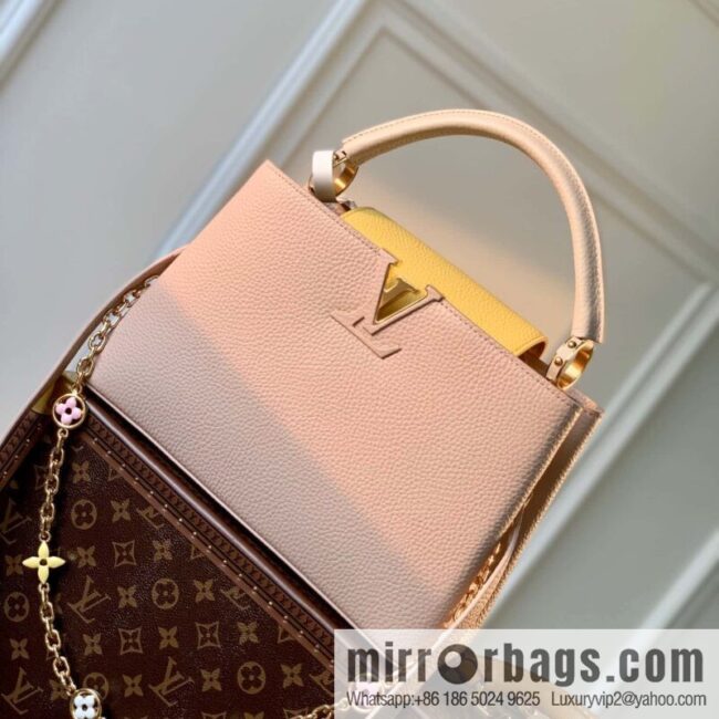 [Exclusive real shot M22375 apricot bag, medium size] This Capucines medium size handbag