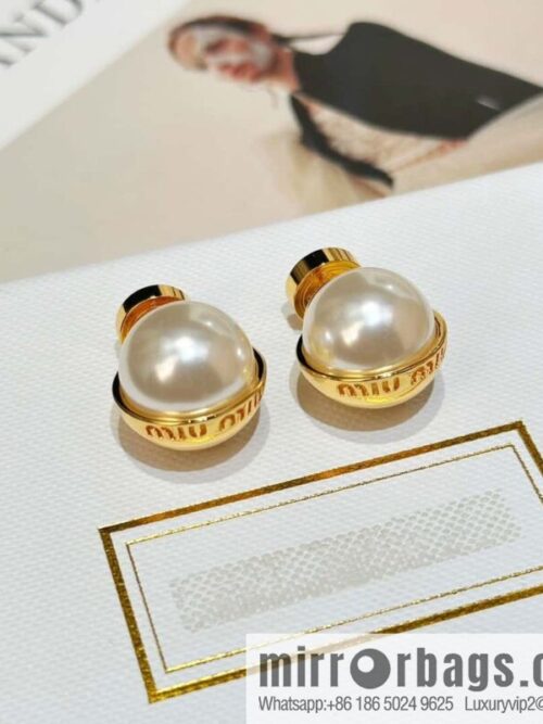 MIU MIU Miu Miu pearl smooth stud earrings