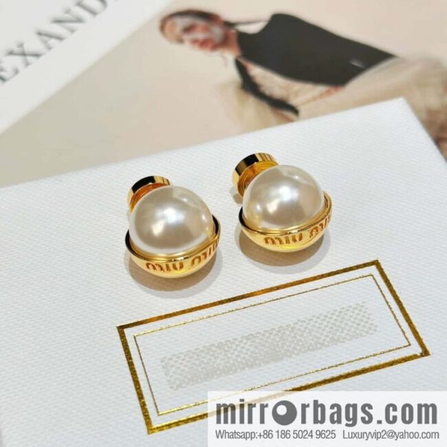 MIU MIU Miu Miu pearl smooth stud earrings