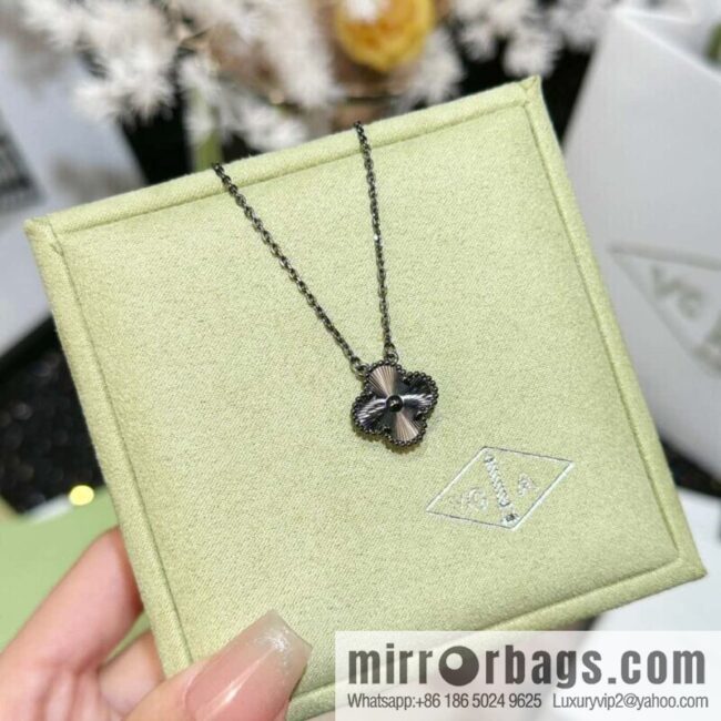 ☀️Van Cleef & Arpels Laser Gun Black Clover Necklace ☀
