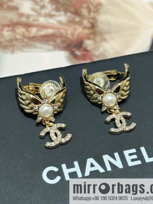 IMG_4542-800x8000zqndjjbptv124333_20250702181307.jpg ☀️New ☑️ Chanel C2 double C angel wing earrings ☀️