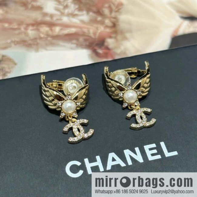 ☀️New ☑️ Chanel C2 double C angel wing earrings ☀️