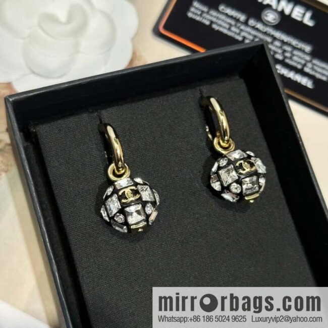 ☀️New ☑️ Chanel C2 double c square diamond ball earrings ☀️
