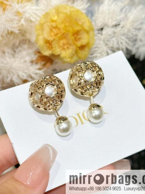 IMG_4635-800x8003vngwbd3cbo120677_20250702151602.jpg New ☑️ DIOR hollow pearl earrings stud earrings