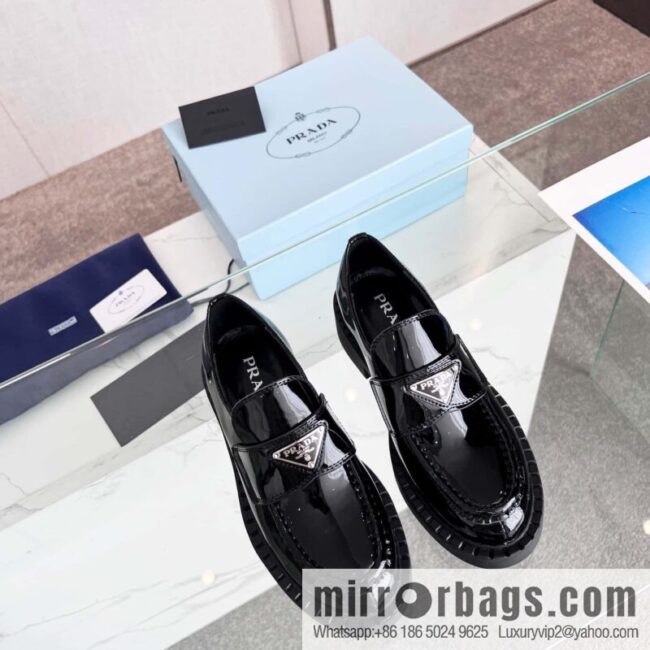 🐰🐰PRADA ² ² ² 3 Prada spring and summer new products Qiao Xin, Cheng Xiao, Liu Lingzi same round head triangular buckle (Mary Jane single shoes) loafers