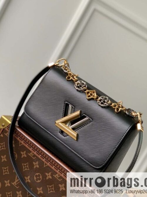 IMG_5244-800x800bqhmvqms1rv57393_20250719001456.jpg M22773 TWIST medium handbag