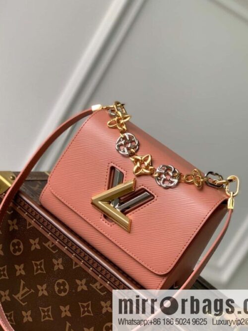 IMG_5253-800x800s3yvf0x4m2q57381_20250719001449.jpg M23074 TWIST small handbag