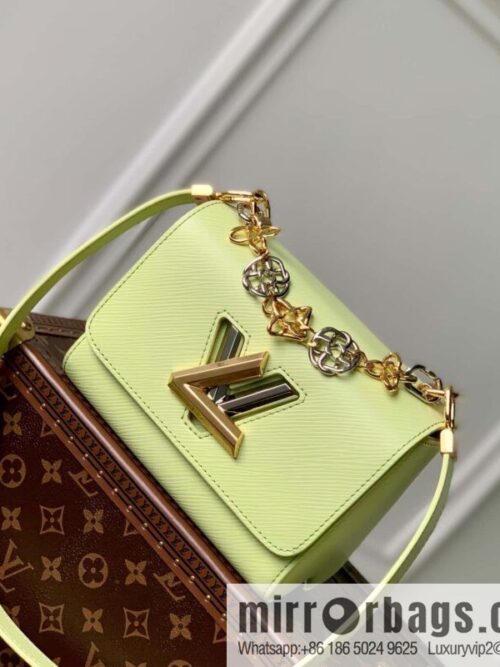 IMG_5263-800x800myaa2qq5xz557405_20250719001505.jpg M22768 TWIST Small Handbag