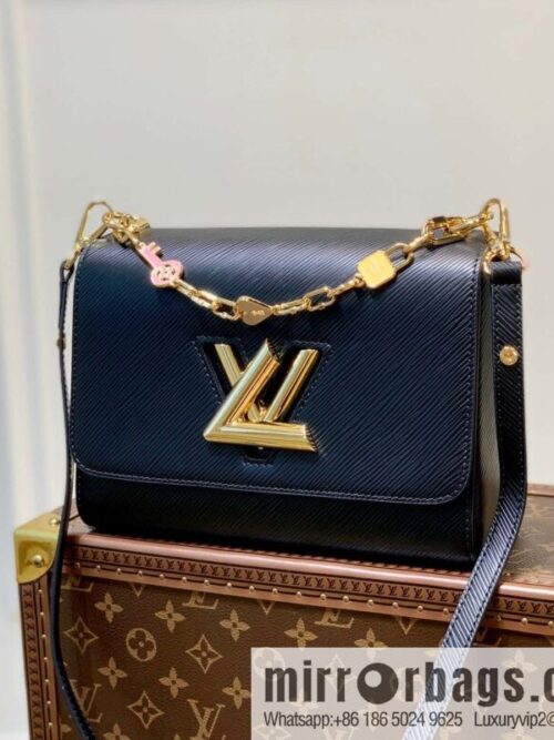 [Twist medium chain bag] M50282