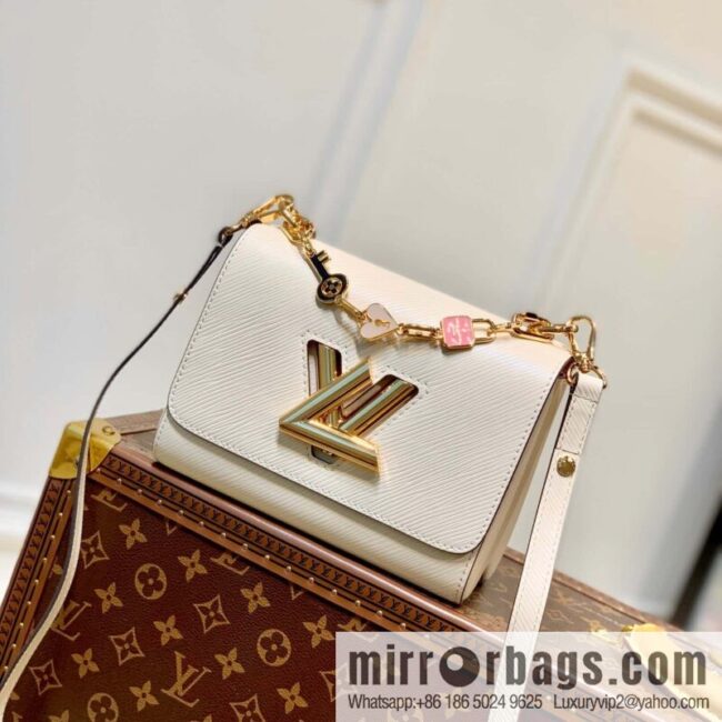 [Twist small chain bag] M50332