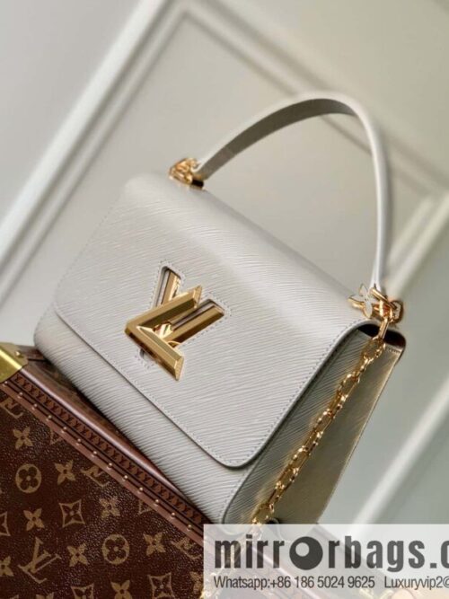 IMG_5308-800x8005thwengthq557460_20250719001545.jpg M21026 (50282) Fog White Grey This Twist Medium Handbag