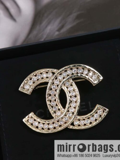 IMG_5418-800x800e42iqcie2tk136124_20250704222807.jpg ☀️New ☑️ Chanel Double C White Diamond Brooch ☀️