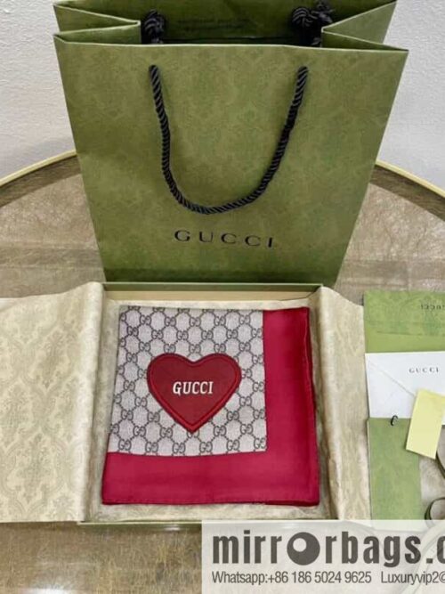 GUCCI Gucci 100% silk Valentine\'s Day limited edition love square scarf